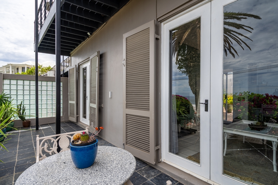 To Let 1 Bedroom Property for Rent in Camps Bay Western Cape